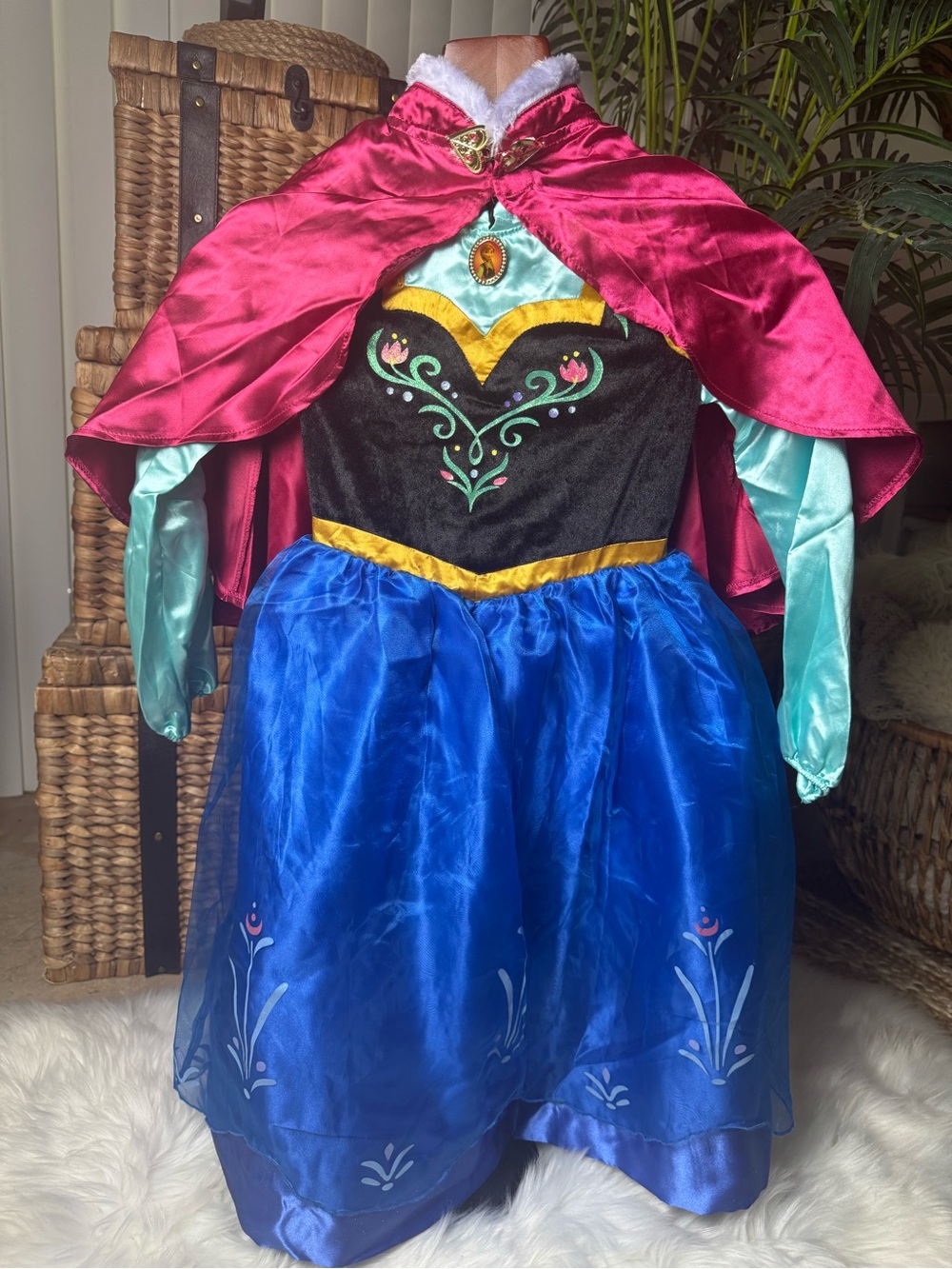 Disney Store Anna Costume for Kids – Frozen size 5/6